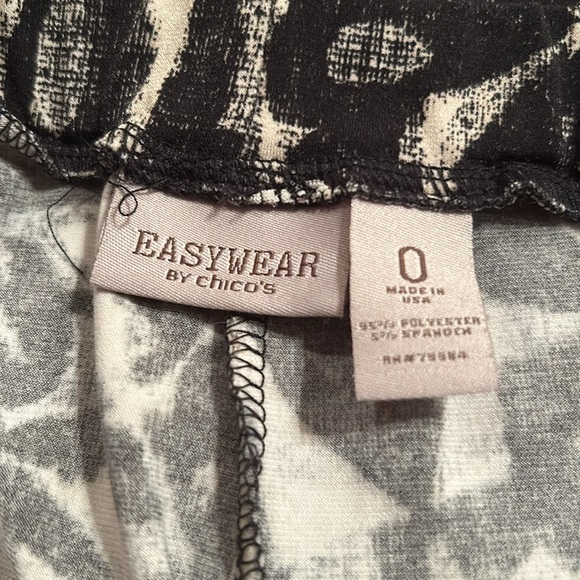 Easywear by Chico’s sz 0 (US 4) Black/Tan Polyester/Spandex Capris. - Picture 6 of 6
